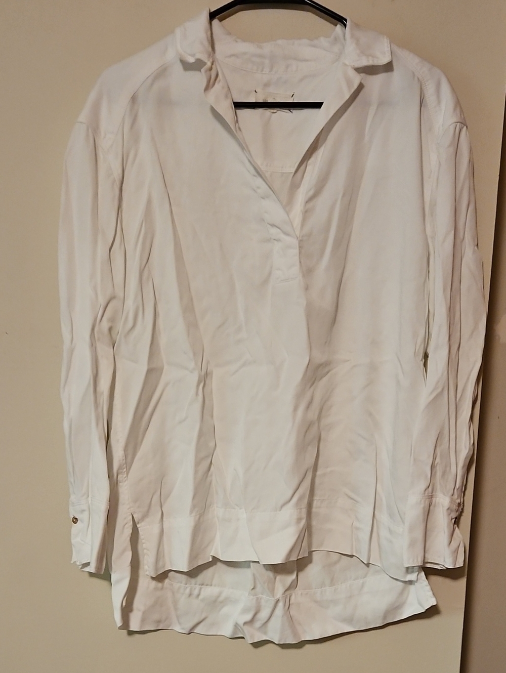 Lou & Grey White Relaxed V-Neck  Blouse